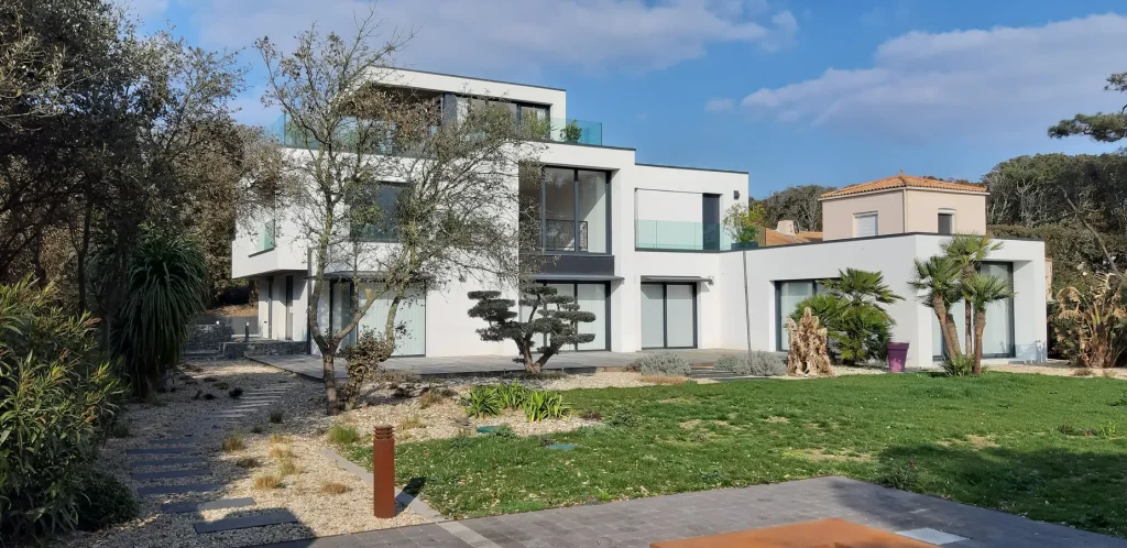 Réalisation de peinture en batiment par l'entreprise les couleurs de l'Oisellerie, peintre à la Roche-sur-Yon